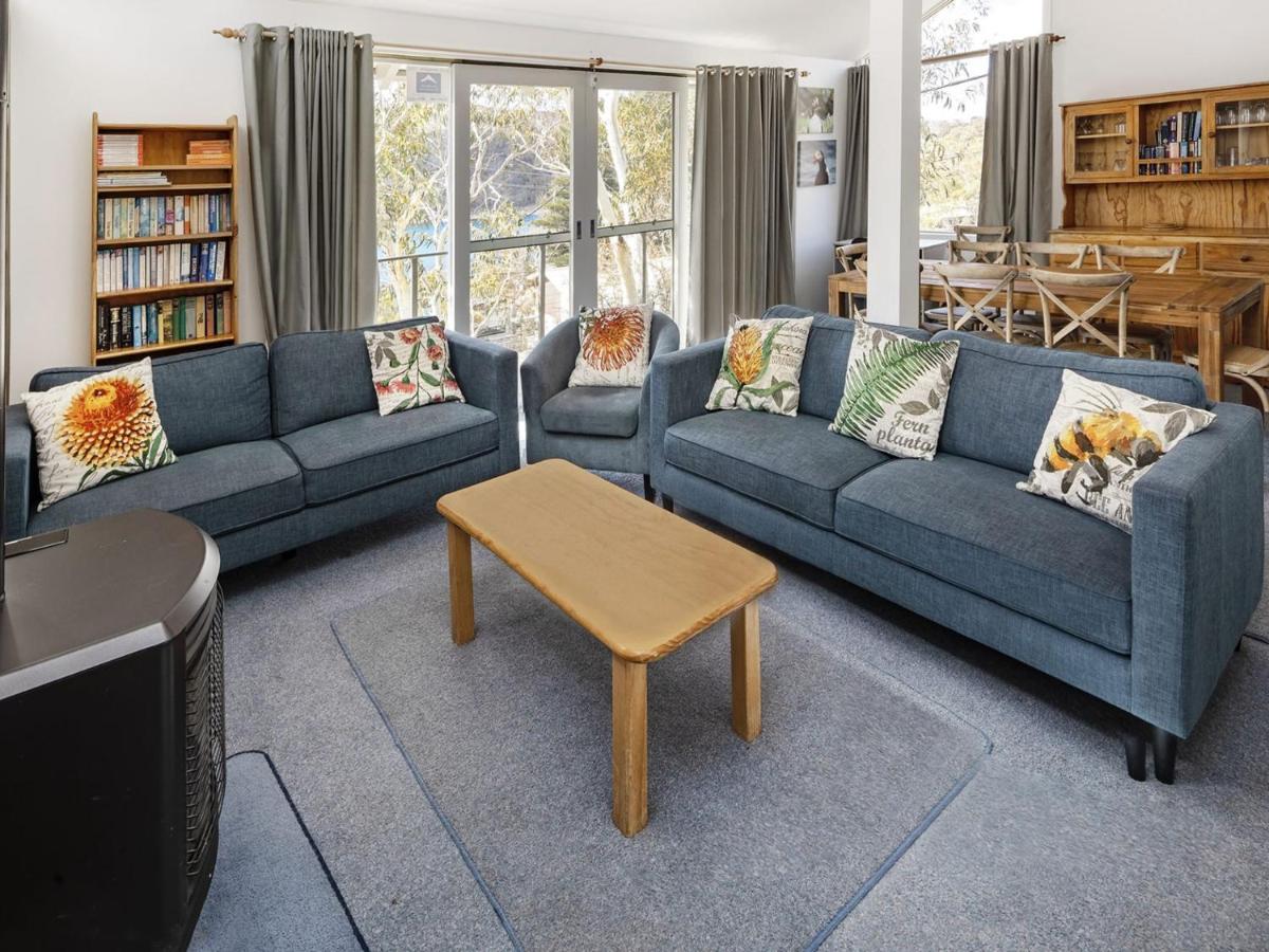 B&B Jindabyne - Matilda Spacious centrally located with great lake views - Bed and Breakfast Jindabyne