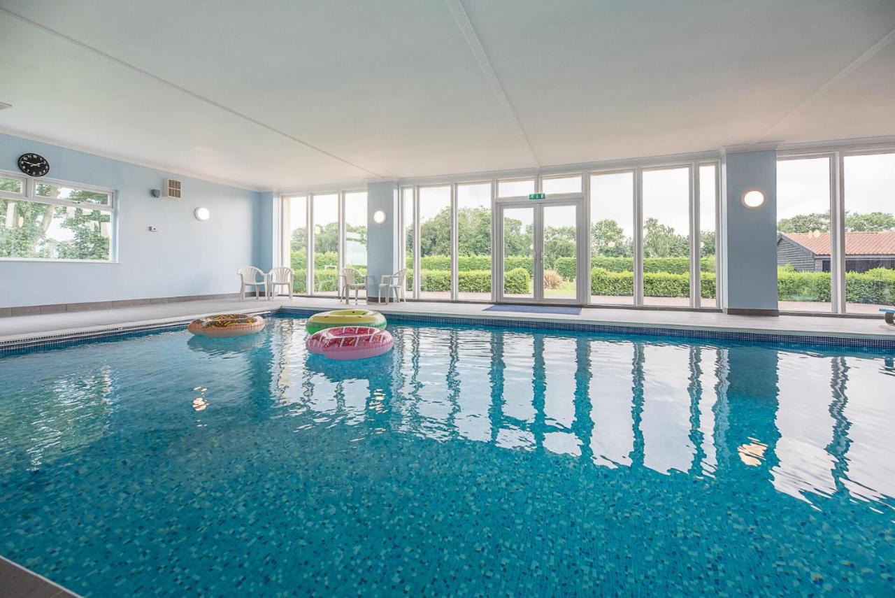 Grove Farm Bungalow with swimming pool, Dallinghoo - Ferienwohnung