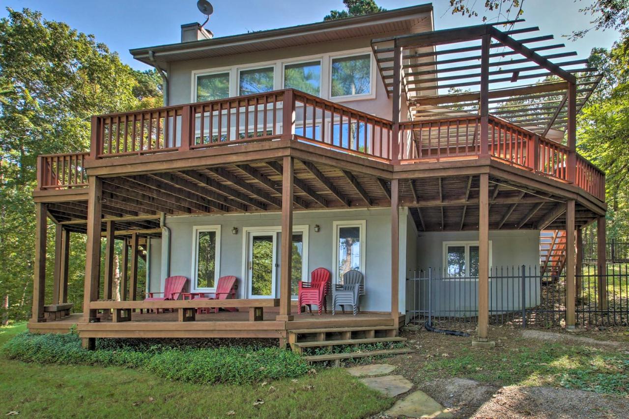 Dock and Kayaks Lakefront Hot Springs Home - B&B Hot Springs