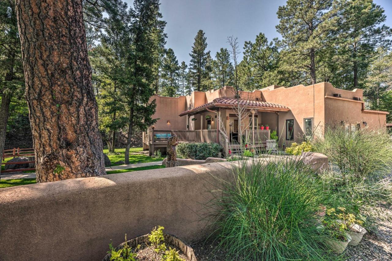 B&B Ruidoso - Ruidoso Home with Porch and Grill - Walk to Town! - Bed and Breakfast Ruidoso