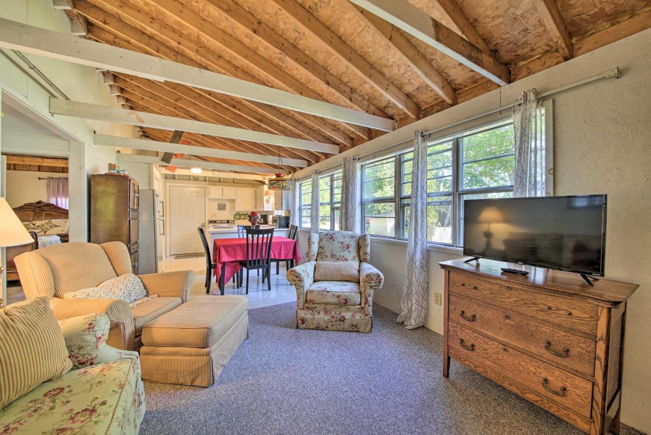 Rustic Retreat Across from Lake Family Friendly! - B&B