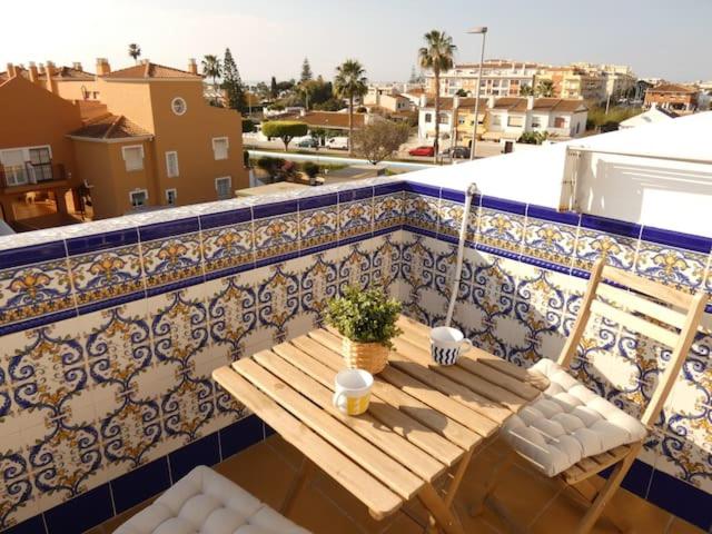 Top Floor (Atico) Apartment Close to Beach - Ferienwohnung Torre de Benagalbón