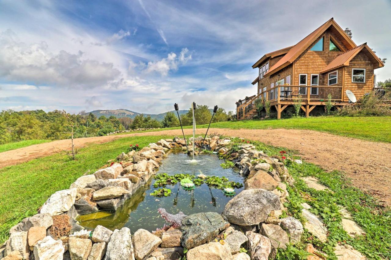 Deck and Mtn Views Hot Springs Hideaway on 13 Acres - B&B