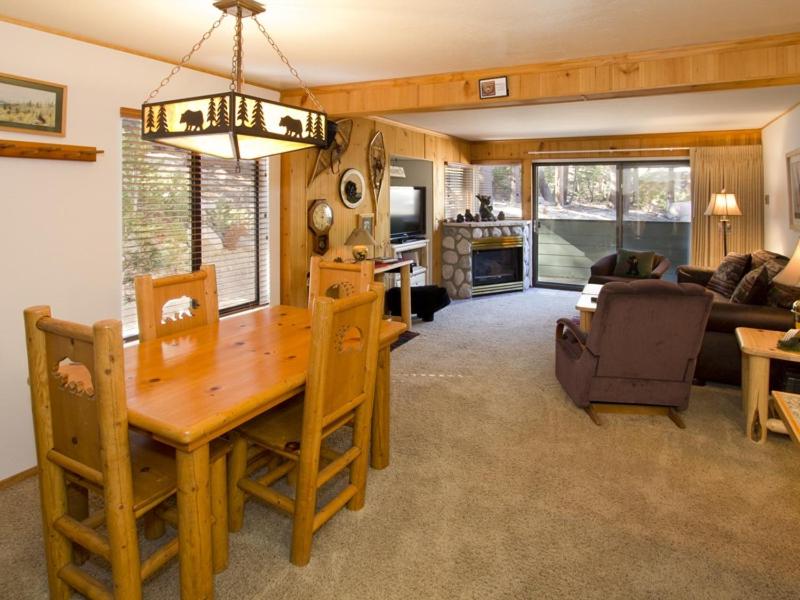 Apartment with Mountain View