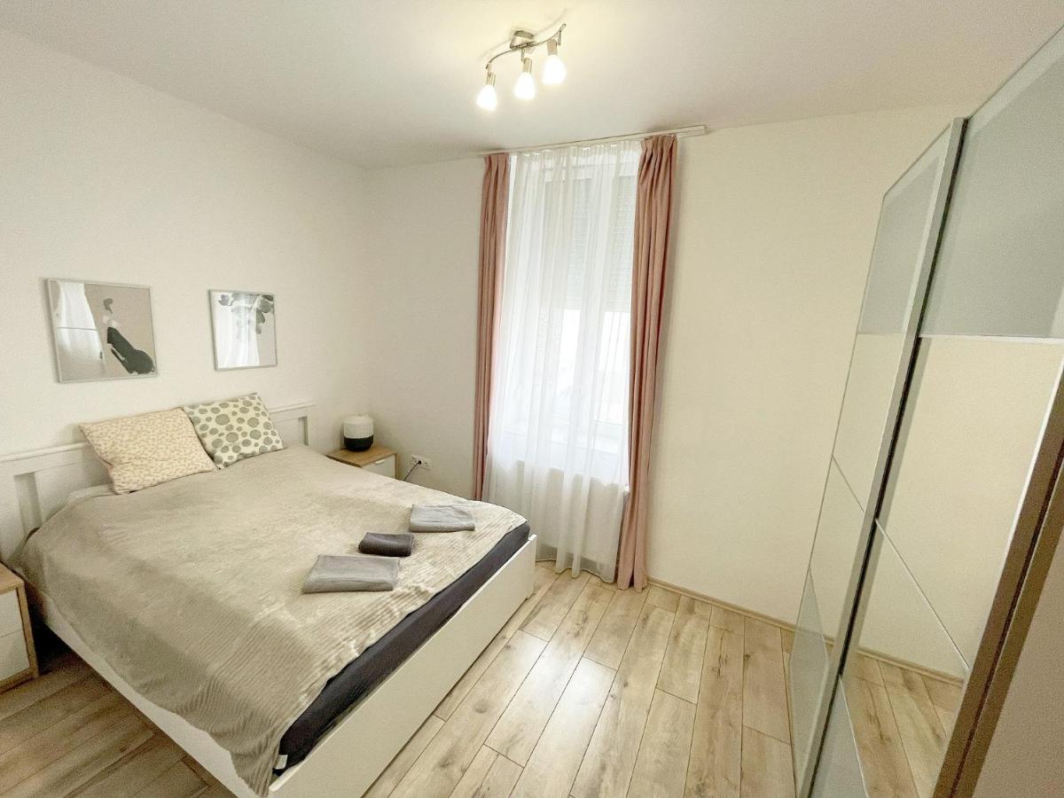 B&B Pécs - Luxury City Central Wellness Apartman - Bed and Breakfast Pécs