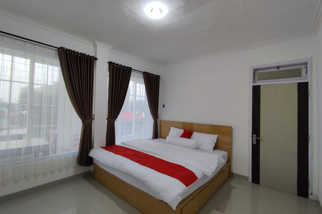 B&B Purwokerto - RedDoorz near Rita Super Mall Purwokerto - Bed and Breakfast Purwokerto