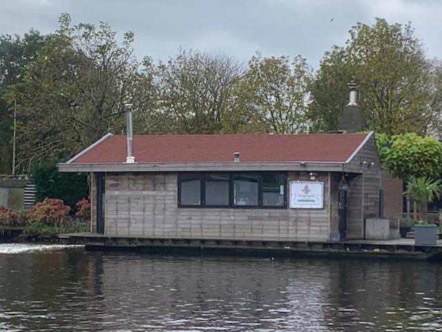 Aangenaam op de Rijn, woonboot, inclusief privé sauna - Ferienwohnung Alphen aan den Rijn