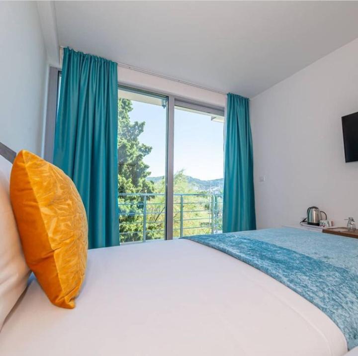 Studio Apartment with Harbour View