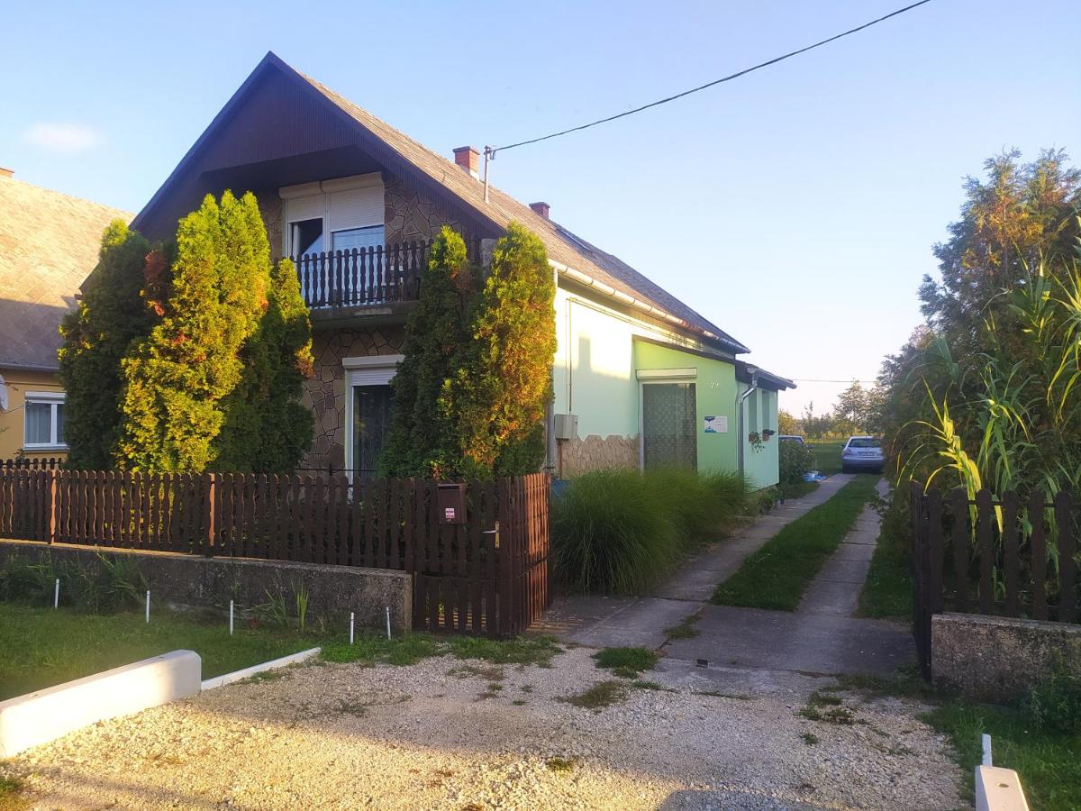 Etus Vendégház - B&B Balatonfenyves