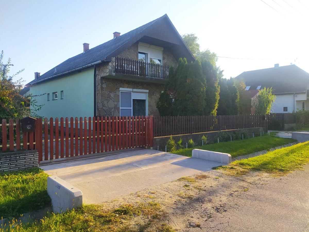 Etus Vendégház - B&B Balatonfenyves