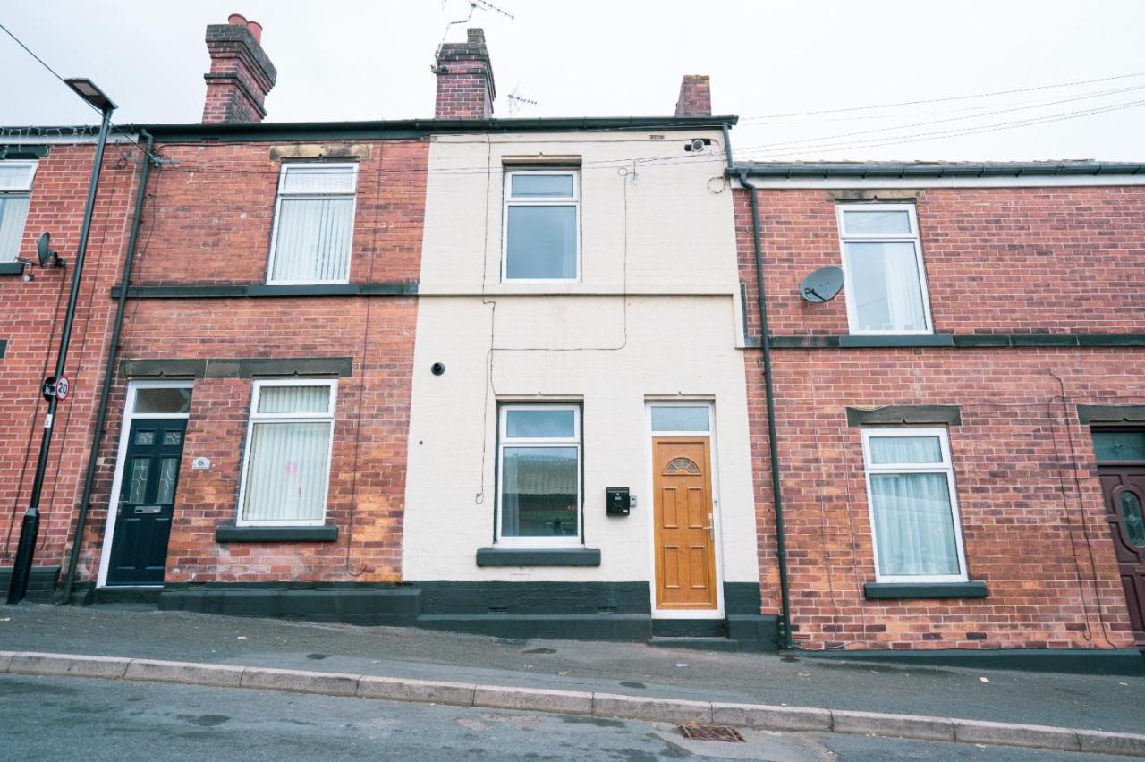 Sheffield Contractors Stays- Sleeps 6, 3 bed 3 bath house. Managed by Chique Properties Ltd - Ferienwohnung