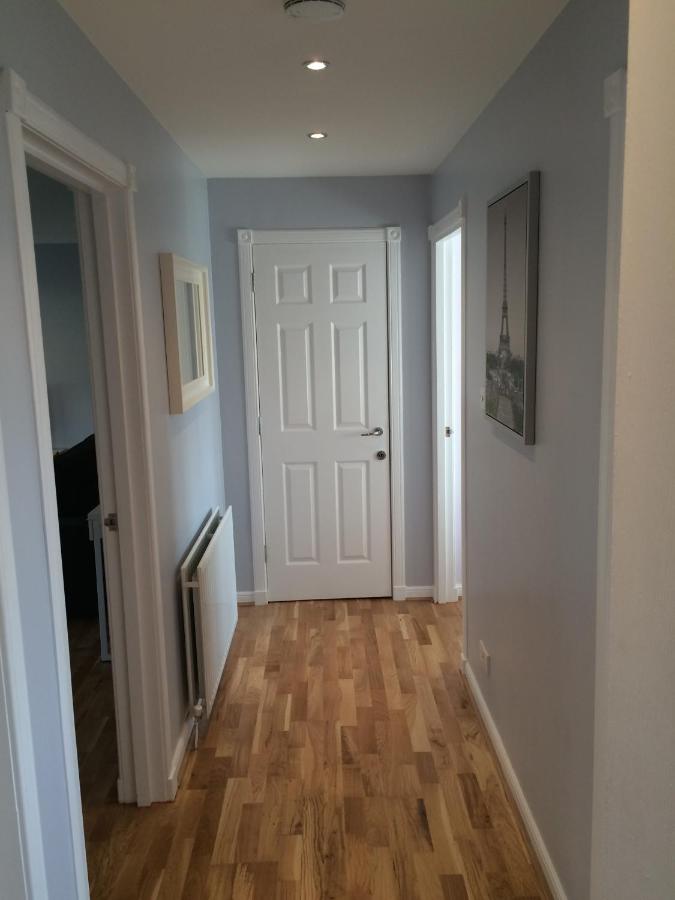 Flat Three, 212 Eaglesham Road, East Kilbride, Glasgow - B&B