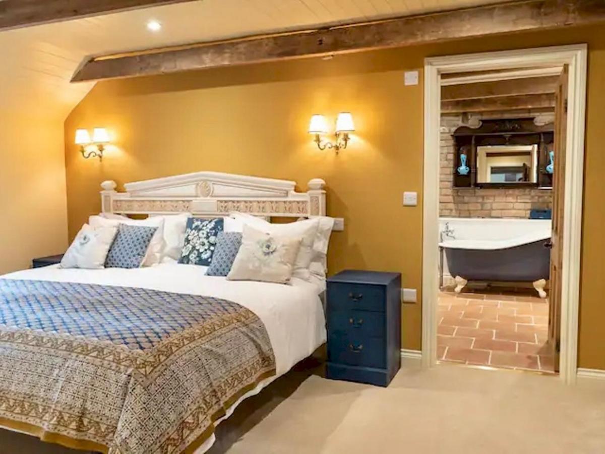 B&B Wedmore - Pass The Keys Goose Feather Barn, Wedmore luxury cottage for two - Bed and Breakfast Wedmore