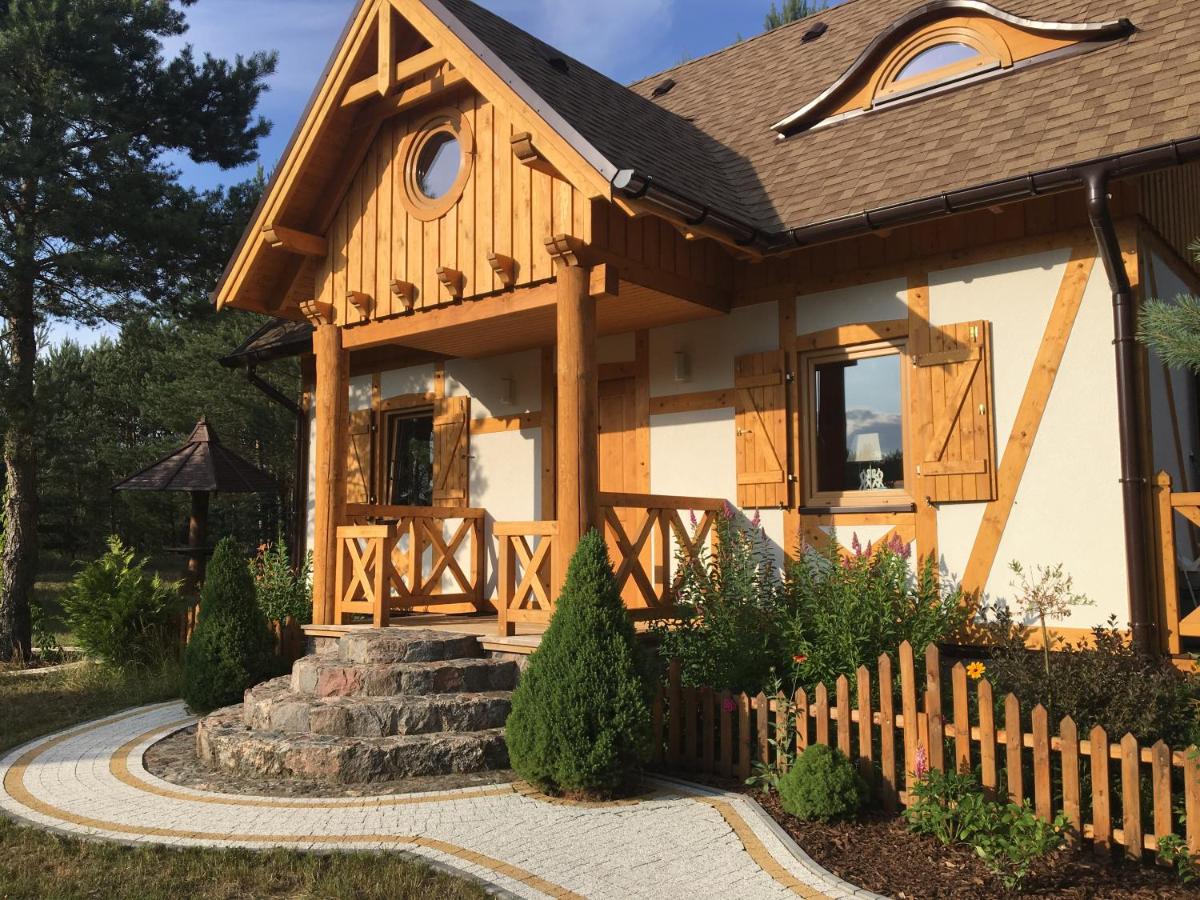 Deluxe Holiday Zdrojowa -Willa typu Alpejskiego w Borach Tucholskich-Całoroczna Balia z jacuzzi-Prywatny las i strumyk -Duża Wiata grillowa - B&B