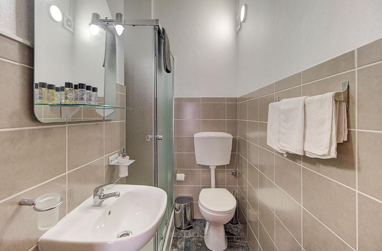 Dreibettzimmer mit eigenem Bad