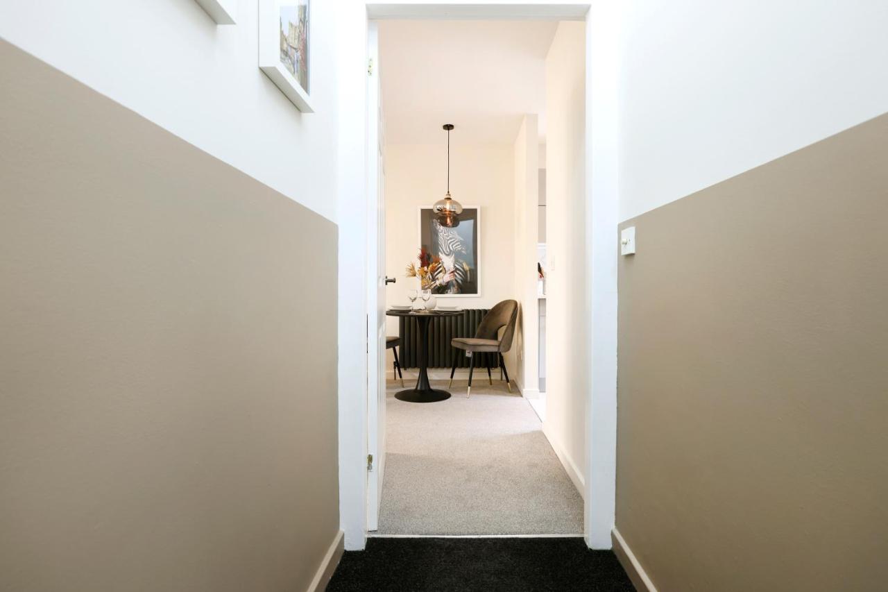 JOIVY Modern 1 bed Flat in West End, close to Princes Gardens - B&B Edimburgo