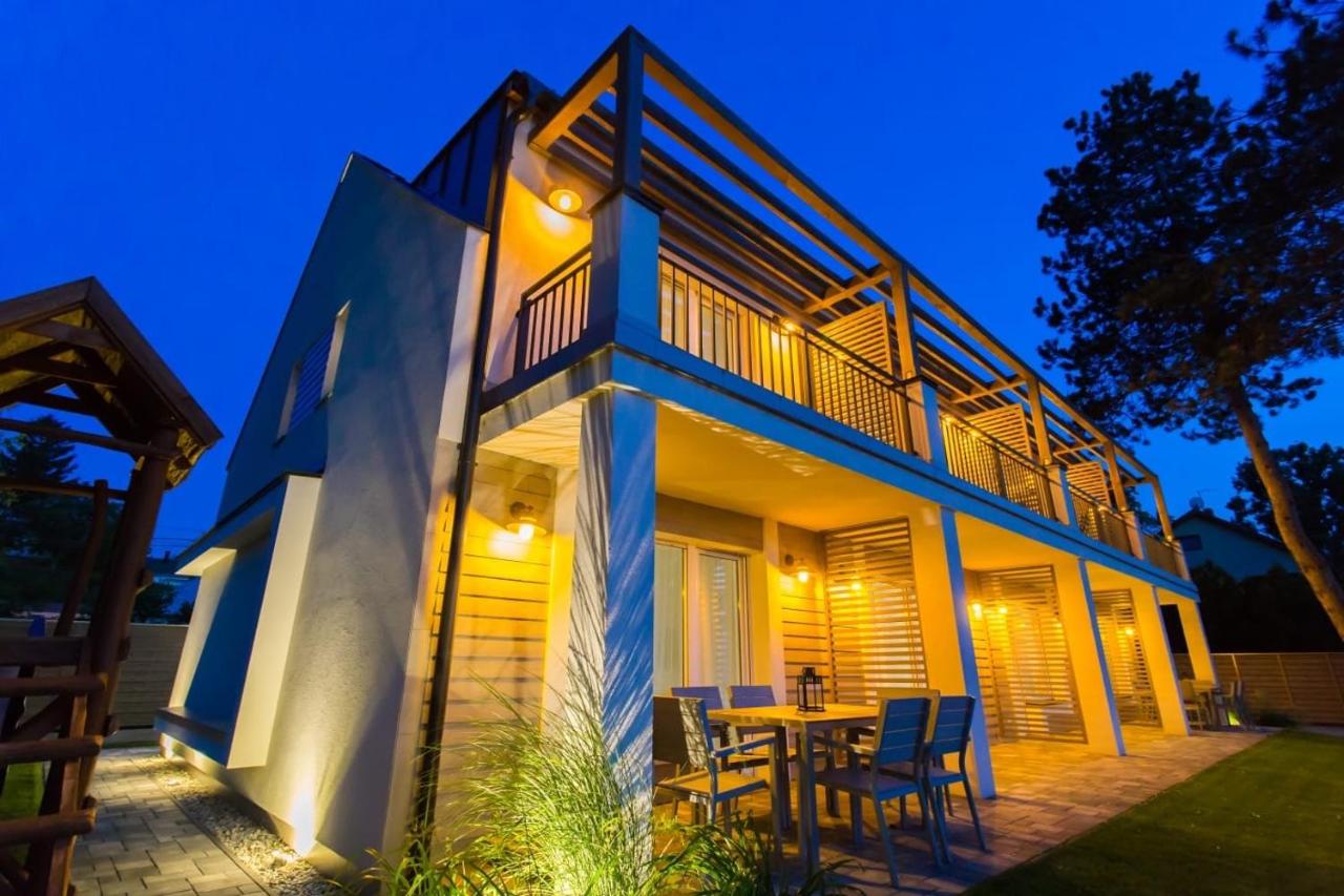 Appartement met balkon en uitzicht op het meer