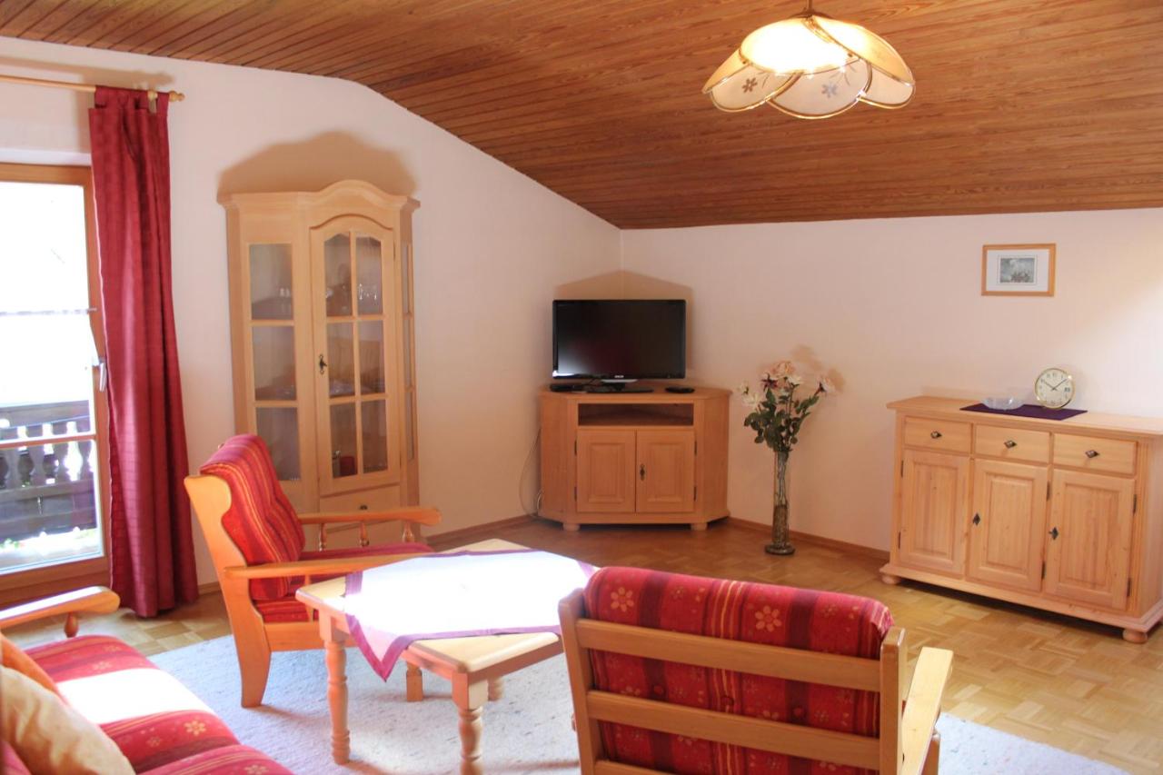 Apartment mit Balkon