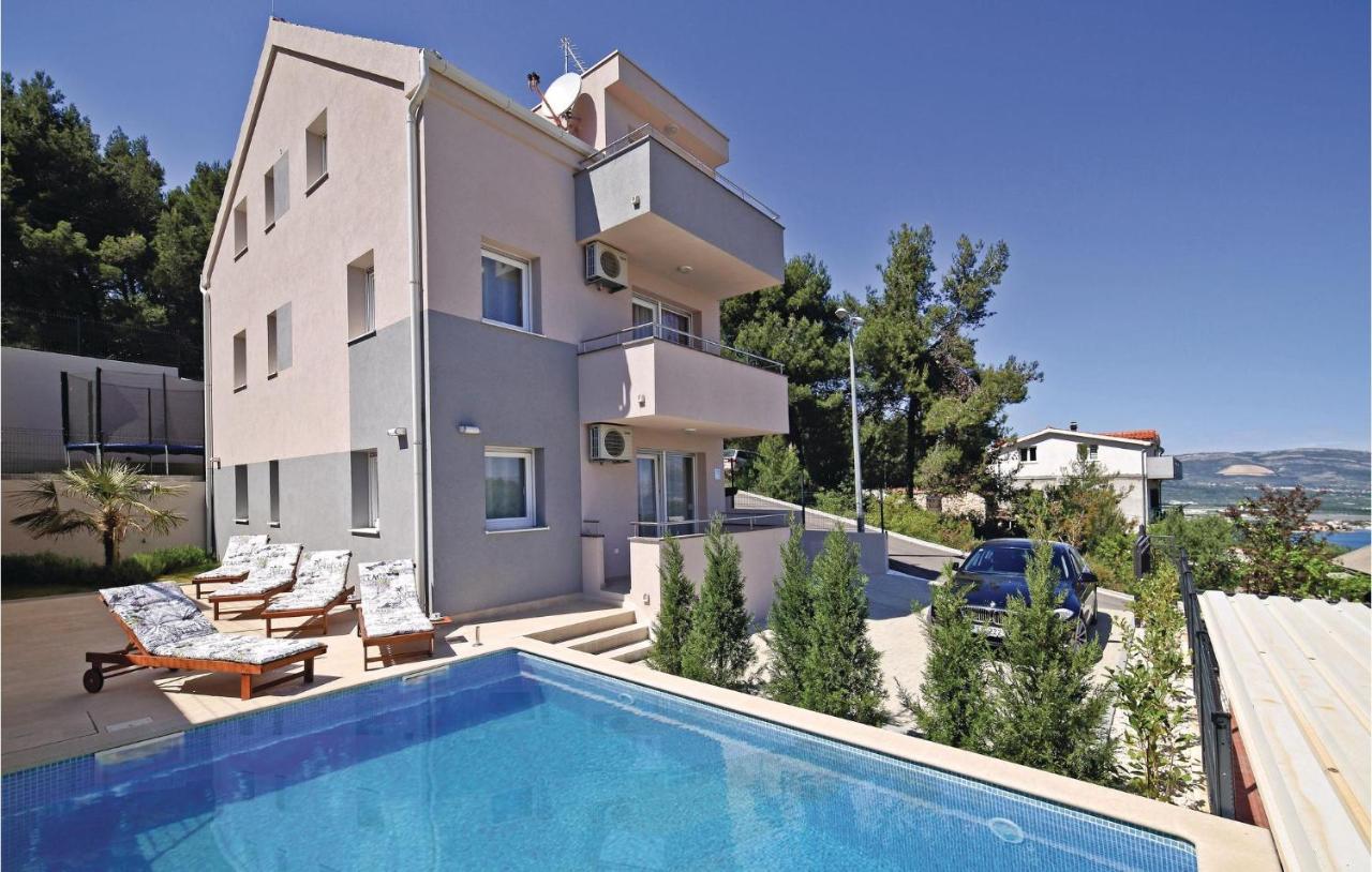 B&B Trogir - Awesome Home In Zedno With Outdoor Swimming Pool - Bed and Breakfast Trogir