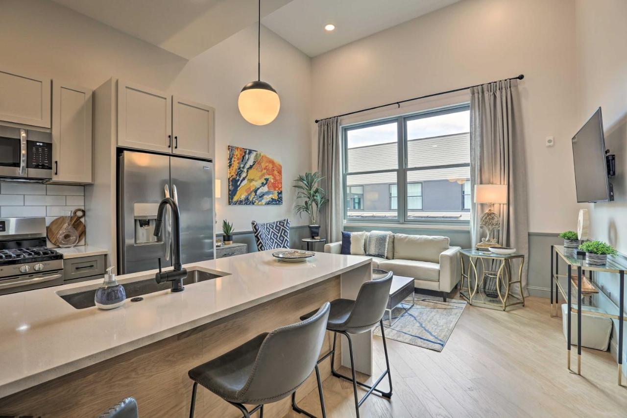 Modern Downtown Birmingham Condo with Rooftop Access - Chambres d’hôtes