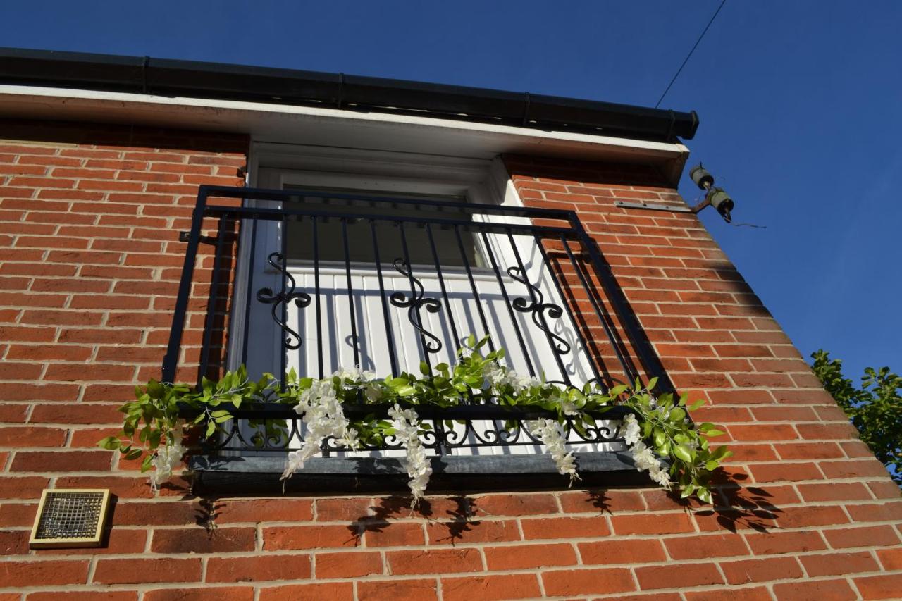 Frinton Escapes - The Cottage - B&B
