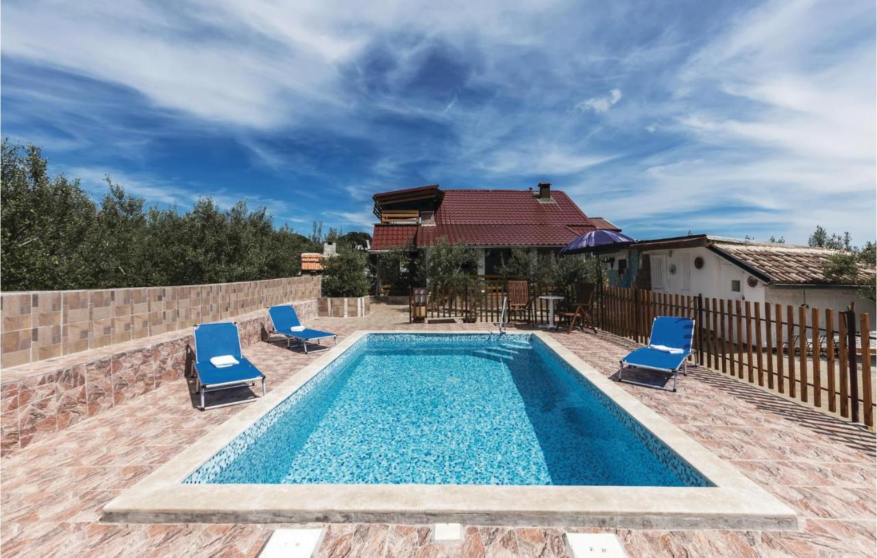 B&B Valtura - Stunning Home In Valtura With 4 Bedrooms, Wifi And Outdoor Swimming Pool - Bed and Breakfast Valtura