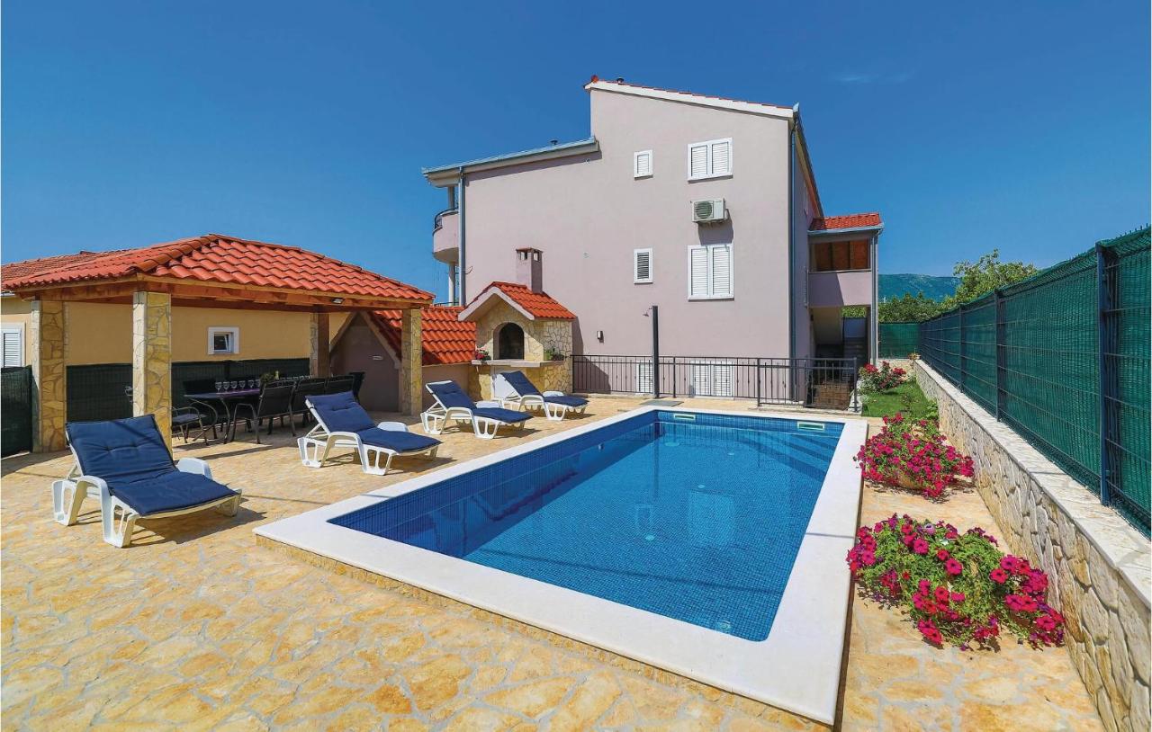 B&B Kaštel Stari - Cozy Apartment In Kastel Stari With Outdoor Swimming Pool - Bed and Breakfast Kaštel Stari