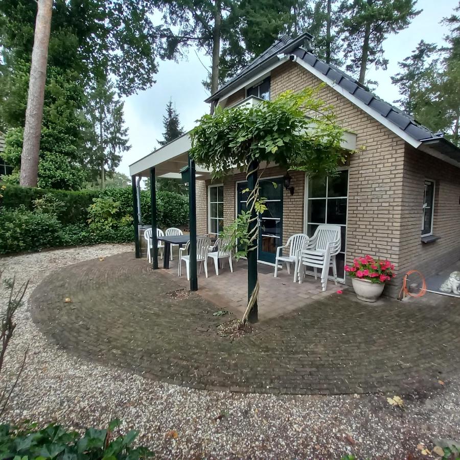 Bungalow met privé jacuzzie - Bed and Breakfast Lunteren