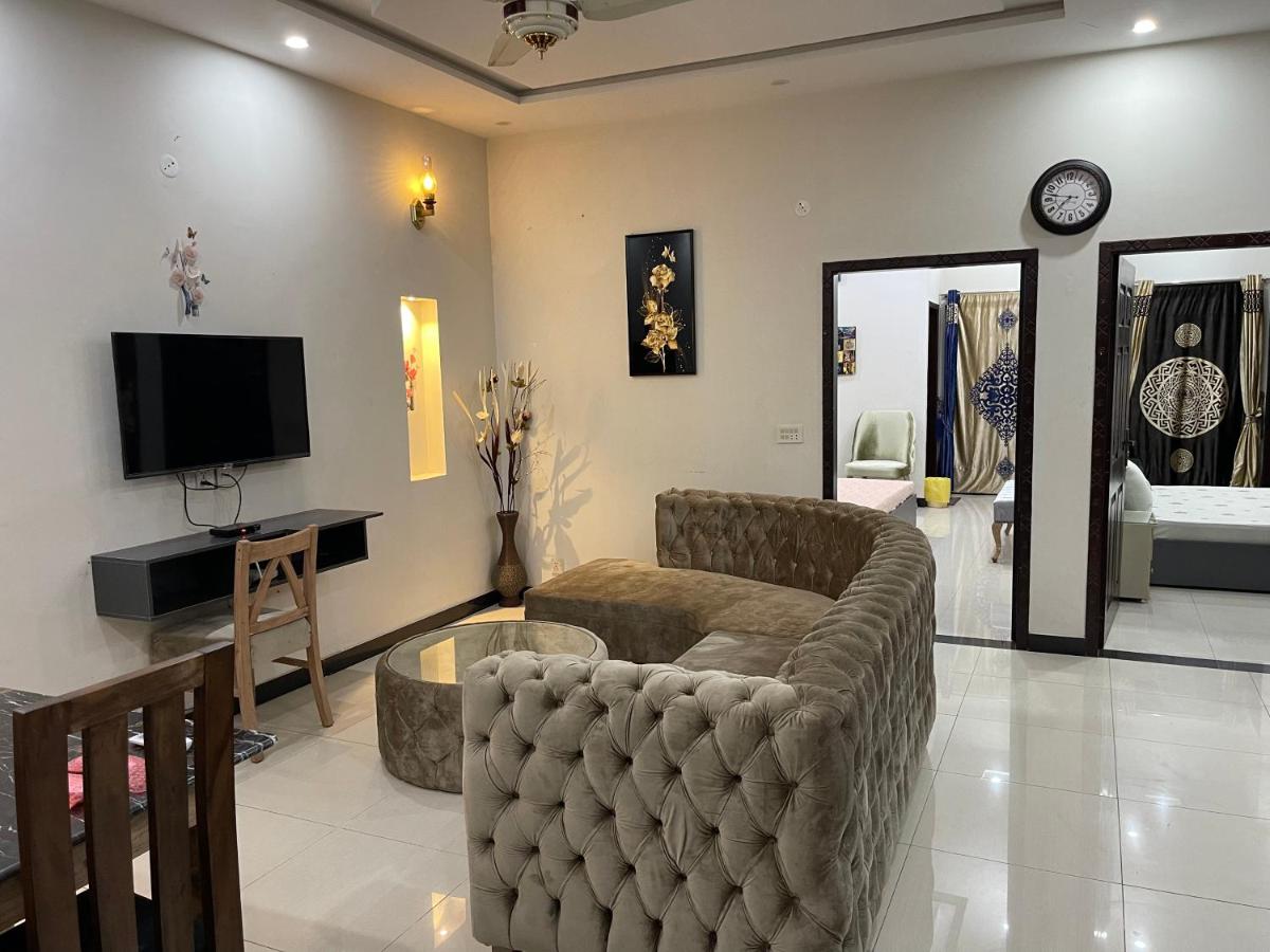 B&B Lahore - 2 Bed New corner Apartment - Bed and Breakfast Lahore