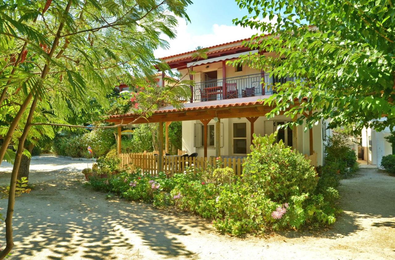 Appartement Supérieur - Vue sur Jardin et Mer Partielle