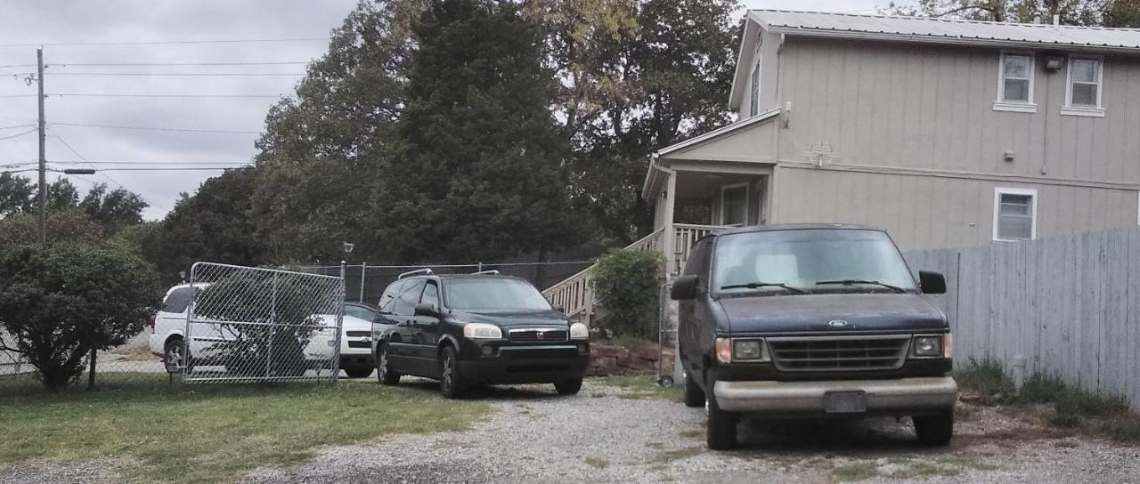 3-Br 2-Bath Family-Friendly Home -10 Min to Tulsa - B&B Tulsa