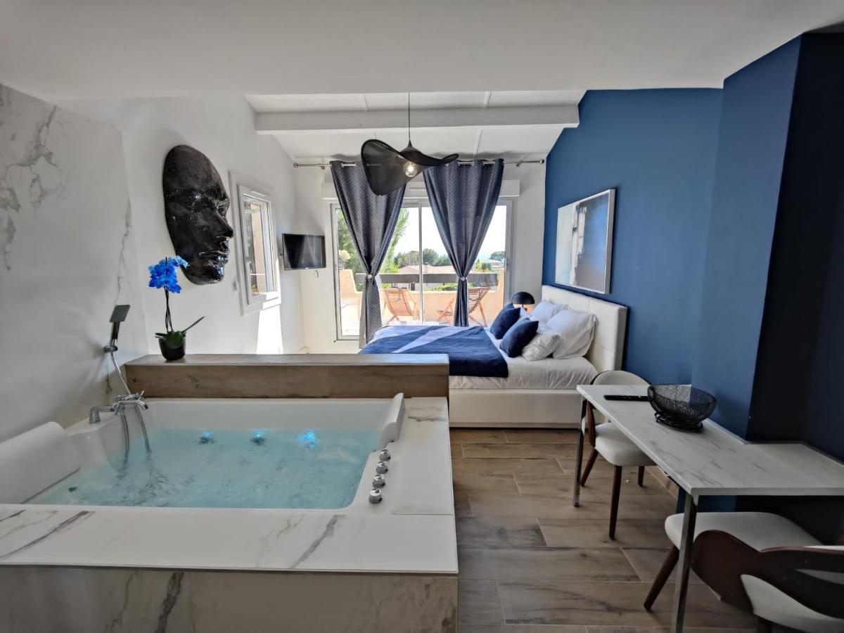 Suites JM - Les Pins Marines - Jacuzzi & Vue Mer - B&B