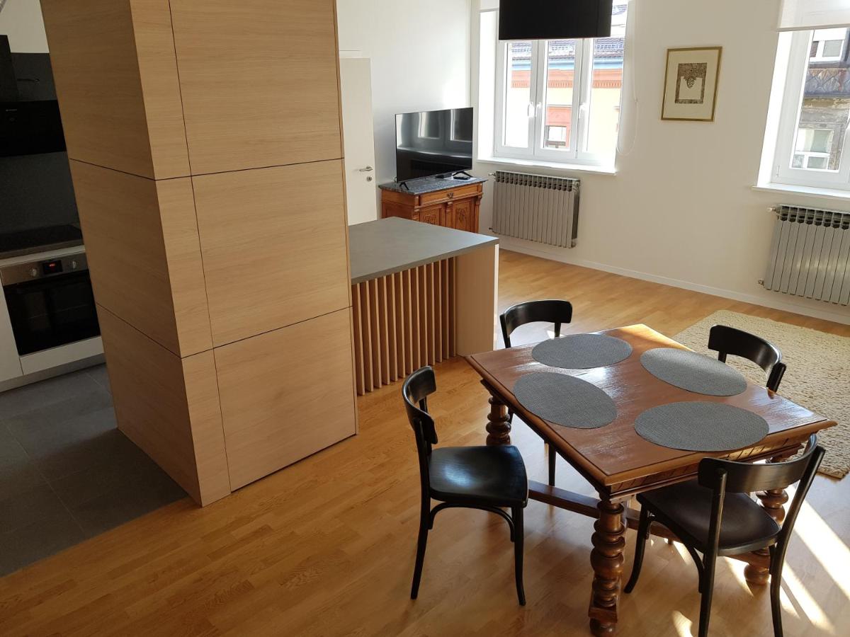 Apartmani Seven App - Chambres d’hôtes