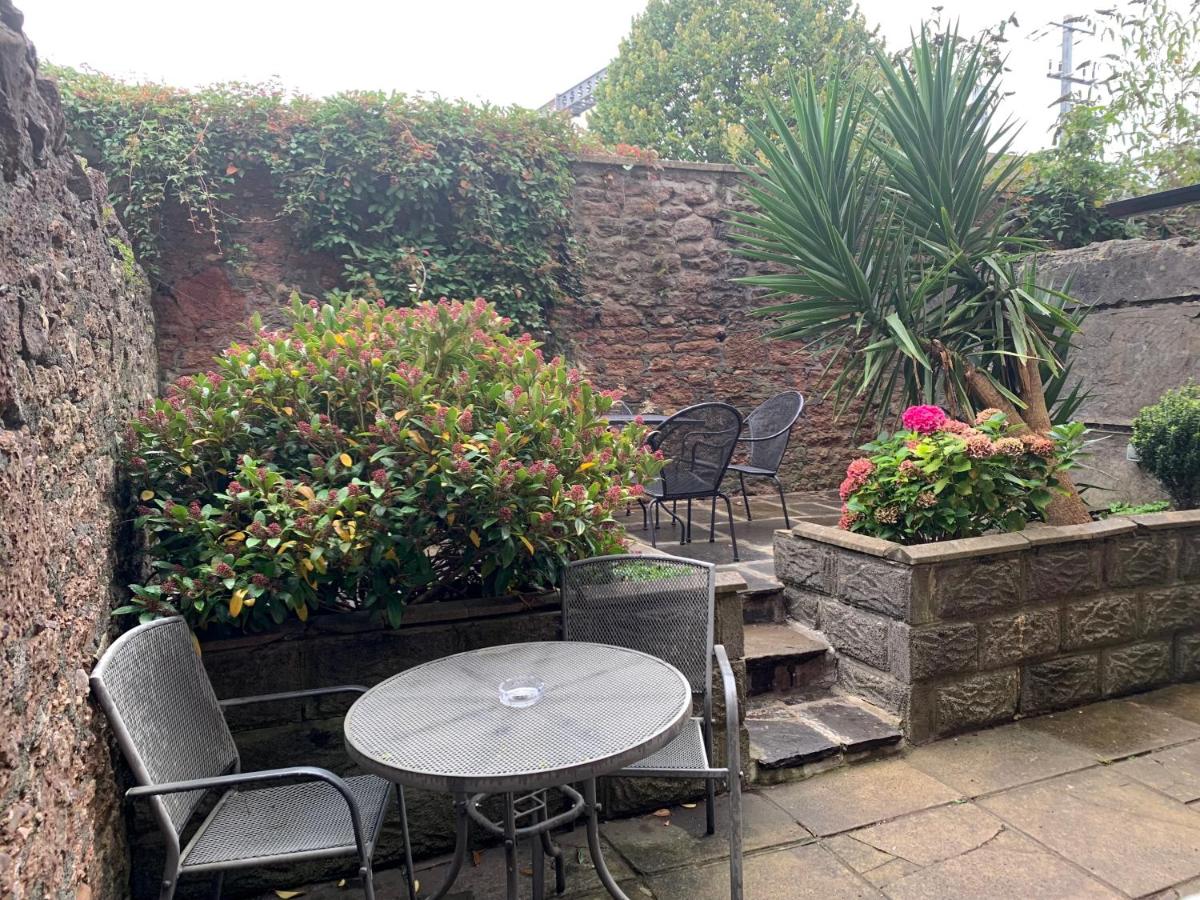 Central City Garden Apartment - Chambres d’hôtes