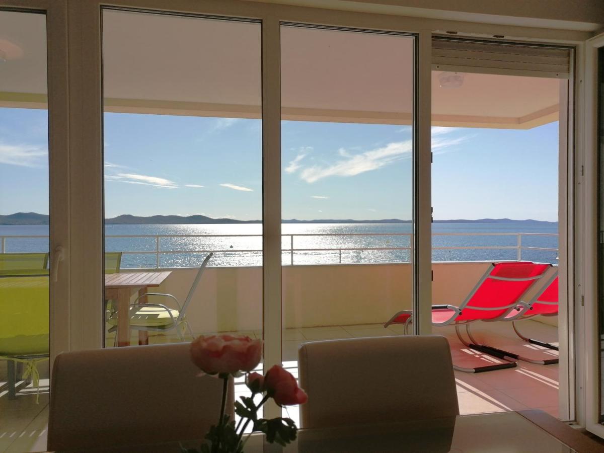 Appartement 2 Chambres de Luxe avec Balcon et Vue sur la Mer