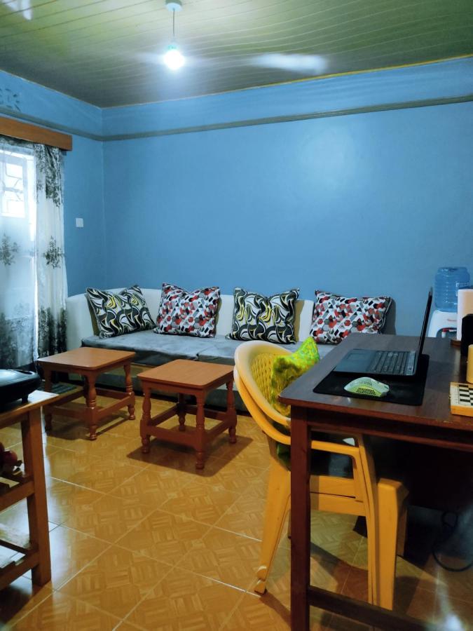 B&B Nakuru - Half Acre Compound 1 Bedroom Residential Home - Bed and Breakfast Nakuru