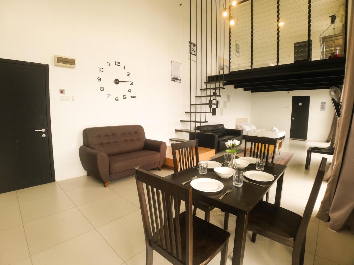 B&B Petaling Jaya - Colonial Loft(Sunset & City View)@Empire City - Bed and Breakfast Petaling Jaya