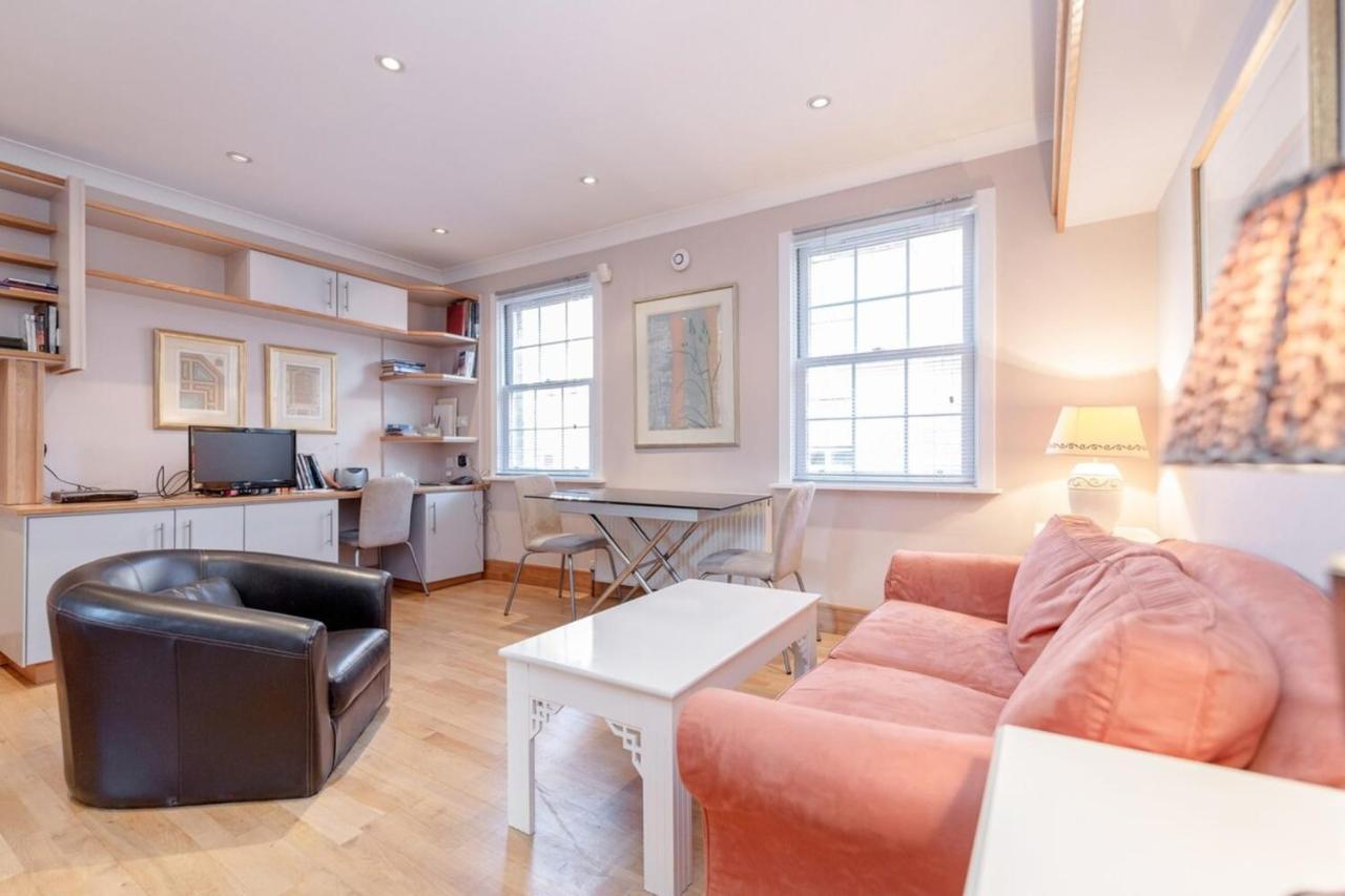 B&B London - Beautiful 1 Bedroom Apartment in Victoria - Bed and Breakfast London