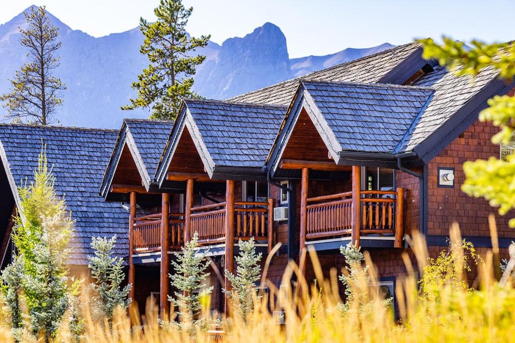 A Bear and Bison Country Inn - Chambres d'hôtes Canmore