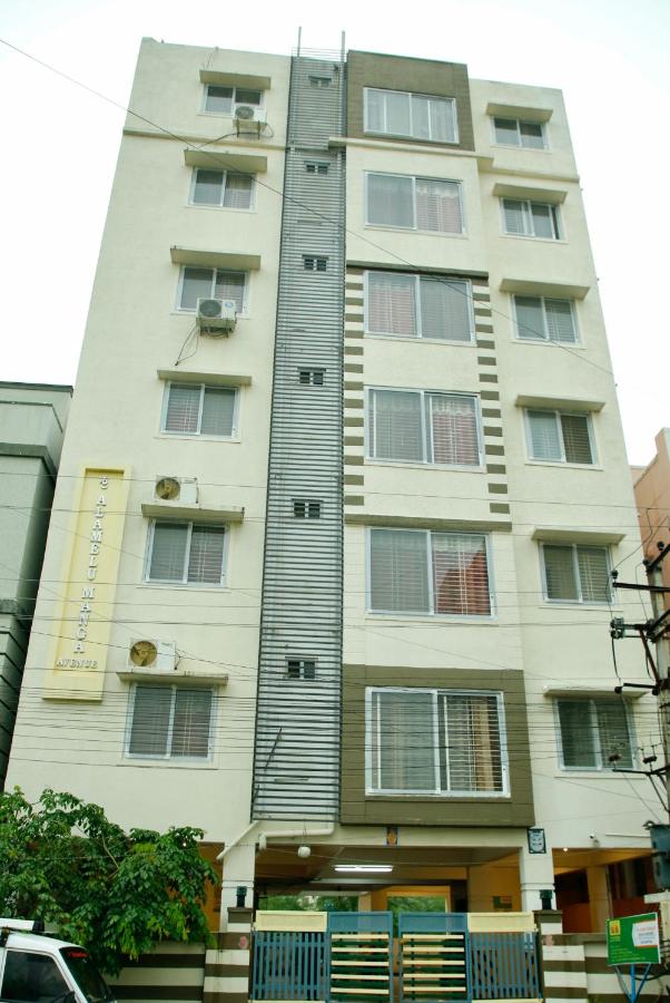 TrueLife Homestays - Alamelu Avenue - Fully Furnished AC 2BHK Apartments in Tirupati - Walkable to Restaurants & Super Market - Fast WiFi - Kitchen - Easy access to Airport, Railway Station, Sri Padmavathi & Tirumala Temple - B&B