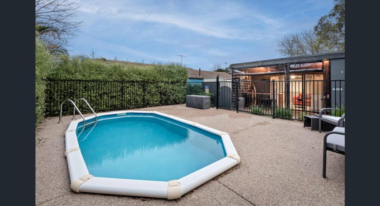 The Weeping Elm - Large and Spacious - B&B Albury