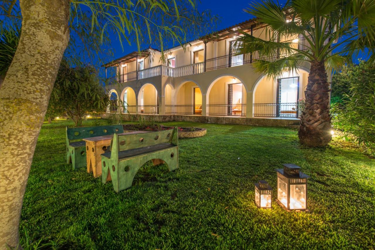 Helen & Theo Studios - Bed and Breakfast