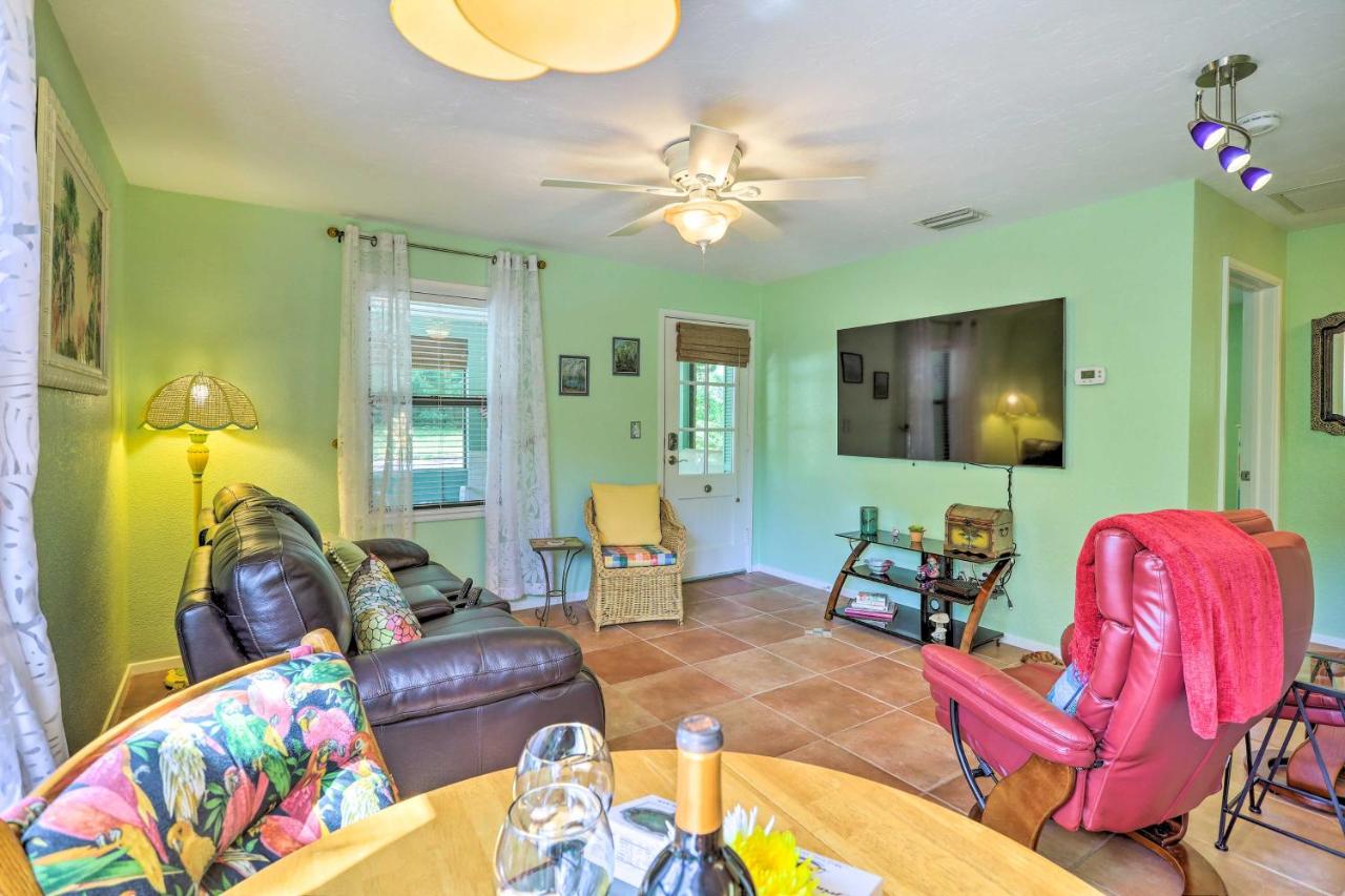 Vibrant Rockledge Home about 2 Mi to Cocoa Village! - B&B