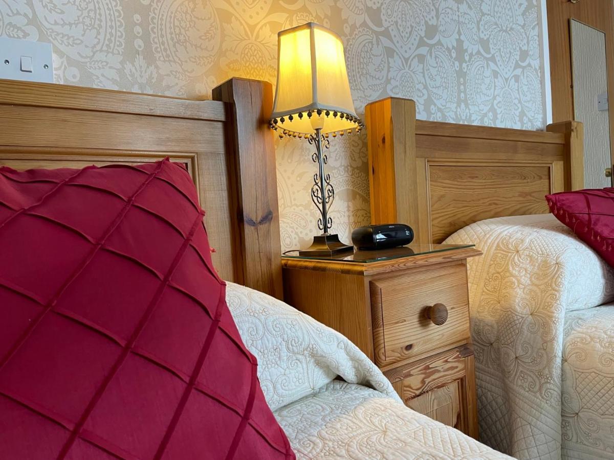 Twin Room with Private Bathroom