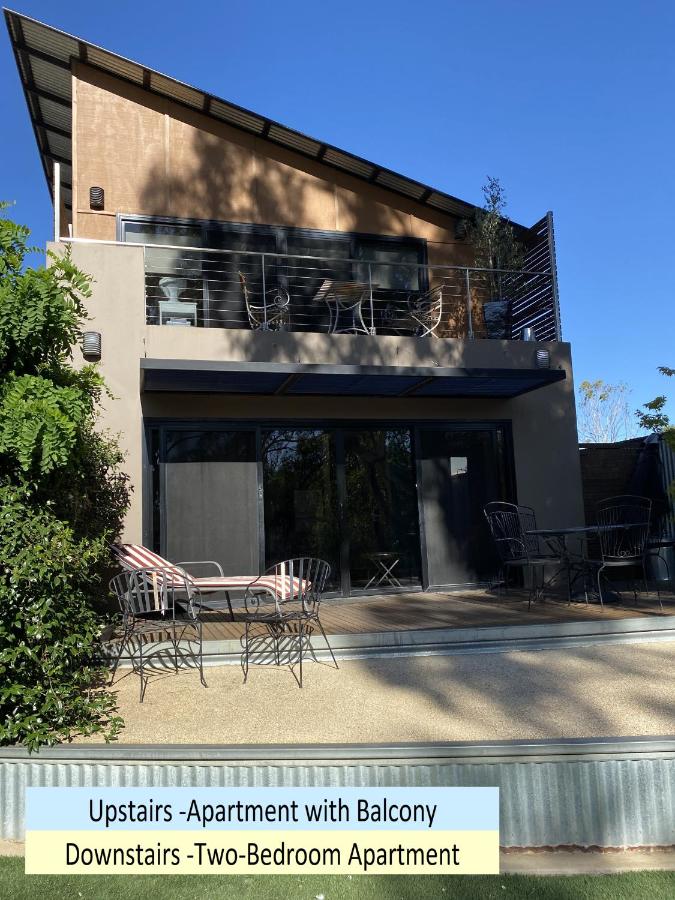 Adelphi Apartments 3 or 3A - Downstairs 2 Bedroom or Upstairs King Studio with Balcony - Chambres d'hôtes Echuca