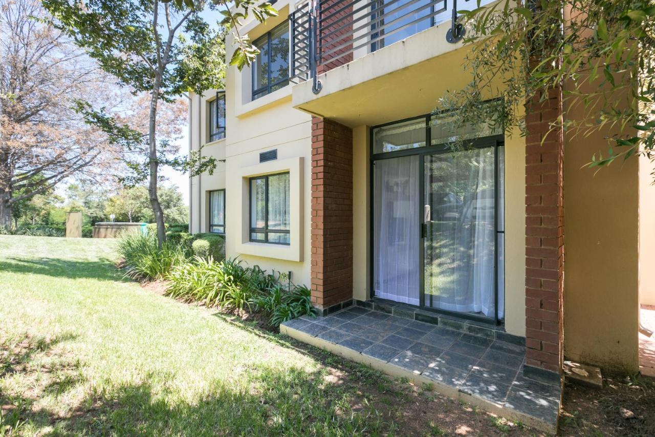 Spacious 1 Bed in a secure golf estate.WIFI - B&B