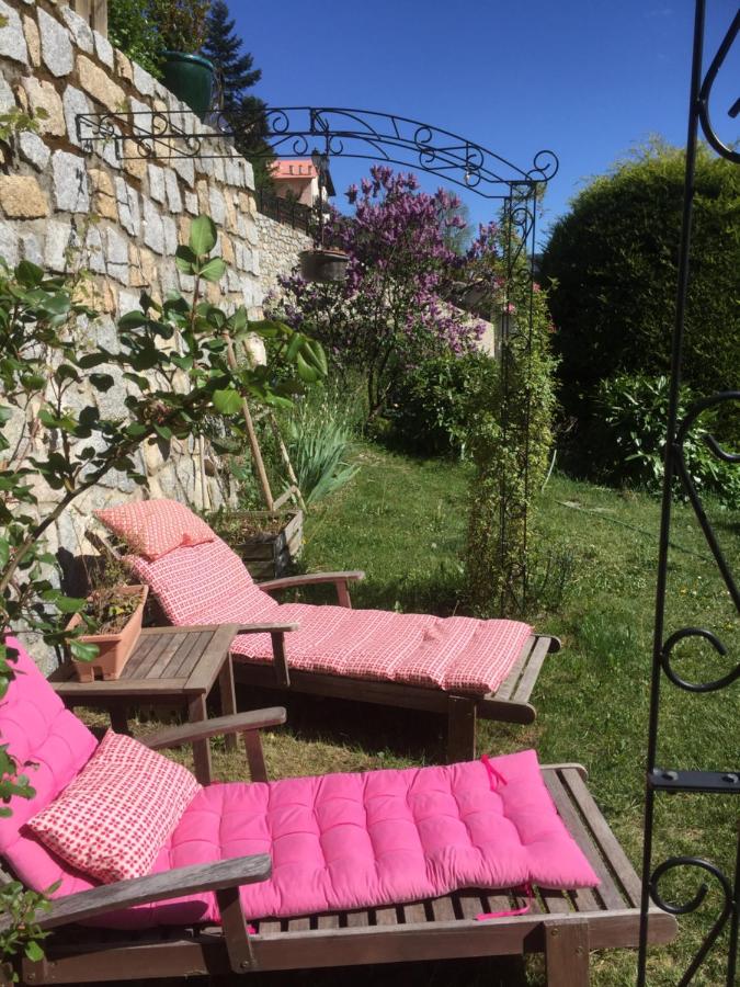 Rez de jardin de chalet bois , calme et verdure ! - Bed and Breakfast