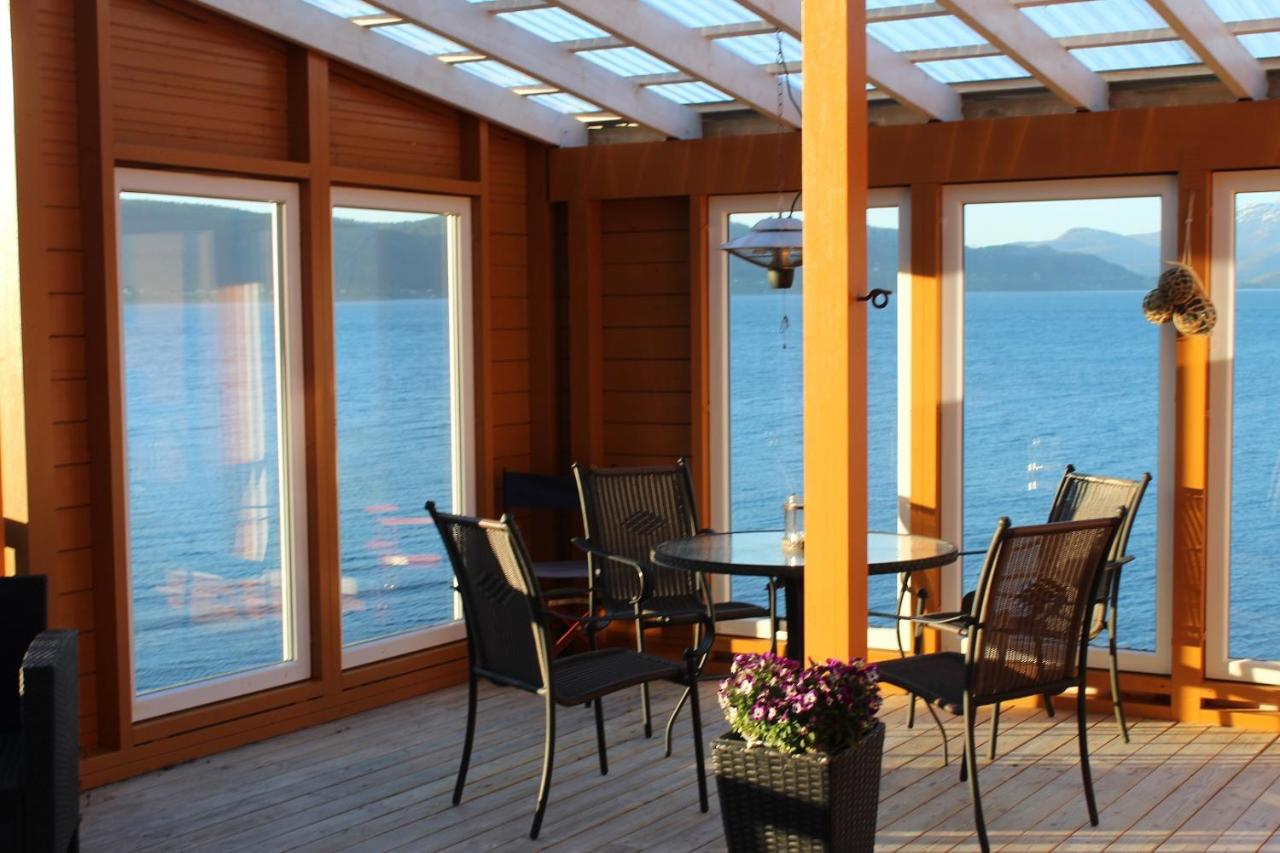 Hjelvikhytta - flott beliggenhet ved sjøen - Chambres d'hôtes Hjelvika
