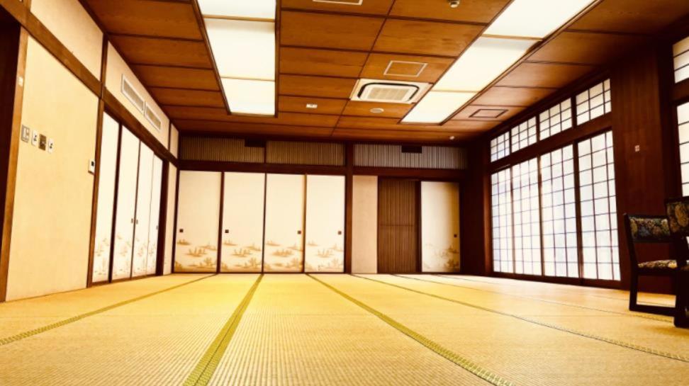 10-Bed Mixed Dormitory Room