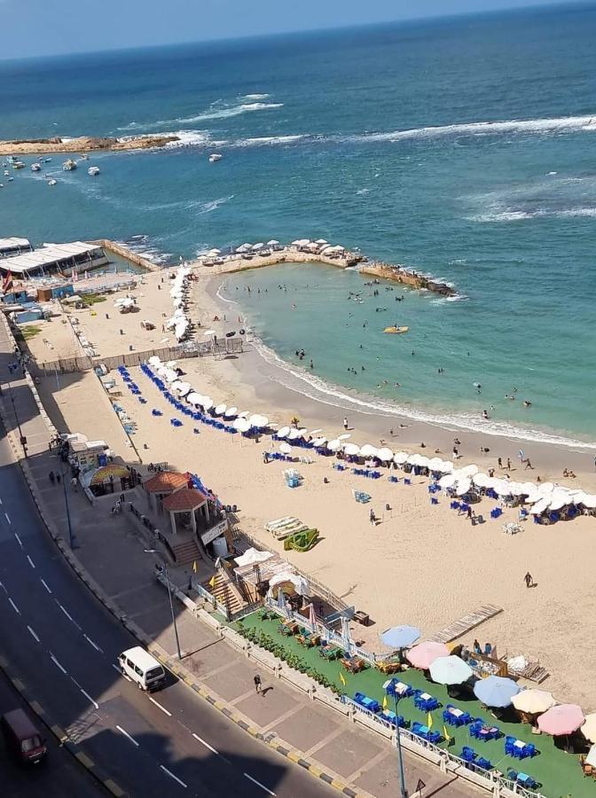 Panoramic Sea View ZAMZM Flat miami FAMILY ONLY شقة فندقية زمزم بانورما بشاطئ ميامي - الاسكندرية صف اول مباشر علي بحر - عائلات فقط - B&B